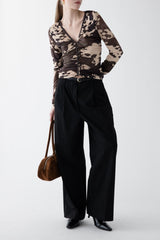 BUTTON FRONT V-NECK LONG SLEEVE TOP