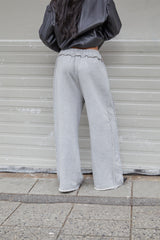 EXPOSED SEAM SWEATPANT