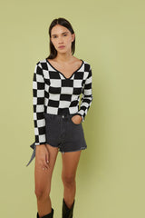 CHECKERED V-NECK TOP